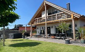 Landliebe, Ferienhaus, 3 Schlafzimmer mit Sauna und Outdoor Whirlpool